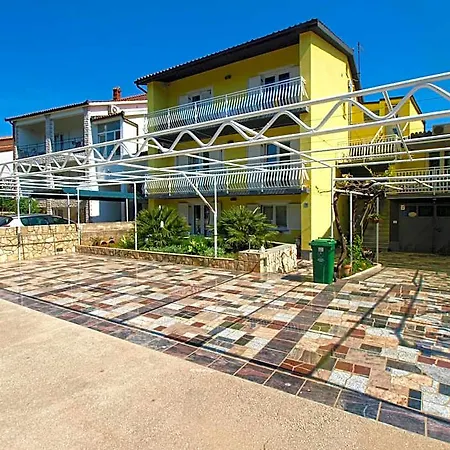 1623 Hotel 3*